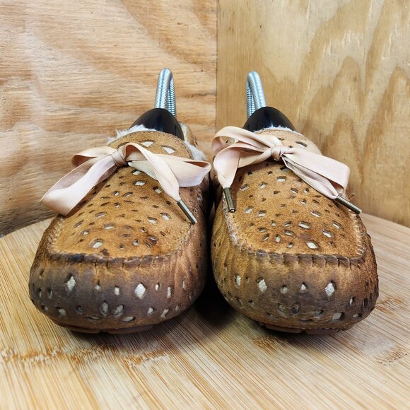 Ugg Womens Dakota Sunshine Flora Perforated Chestnut Moccasin Suede Slippers - Picture 2 of 9